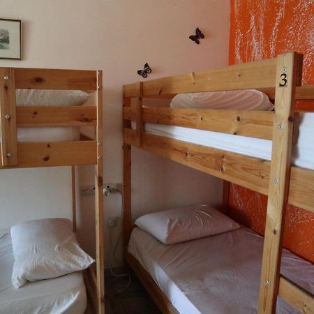 777 Beach Guesthouse Пафос Стая снимка