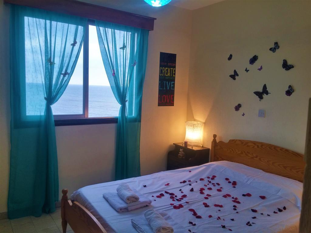 777 Beach Guesthouse Пафос Екстериор снимка