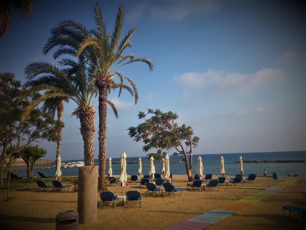 777 Beach Guesthouse Пафос Екстериор снимка
