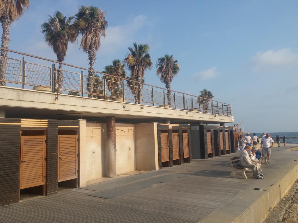 777 Beach Guesthouse Пафос Екстериор снимка