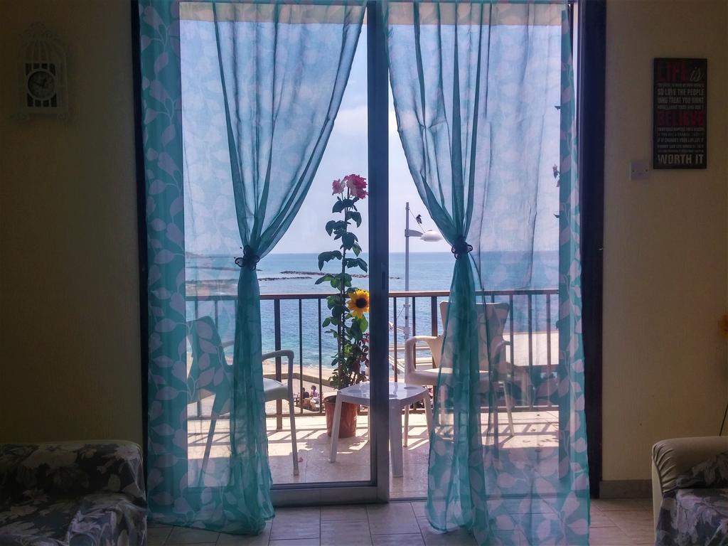 777 Beach Guesthouse Пафос Екстериор снимка