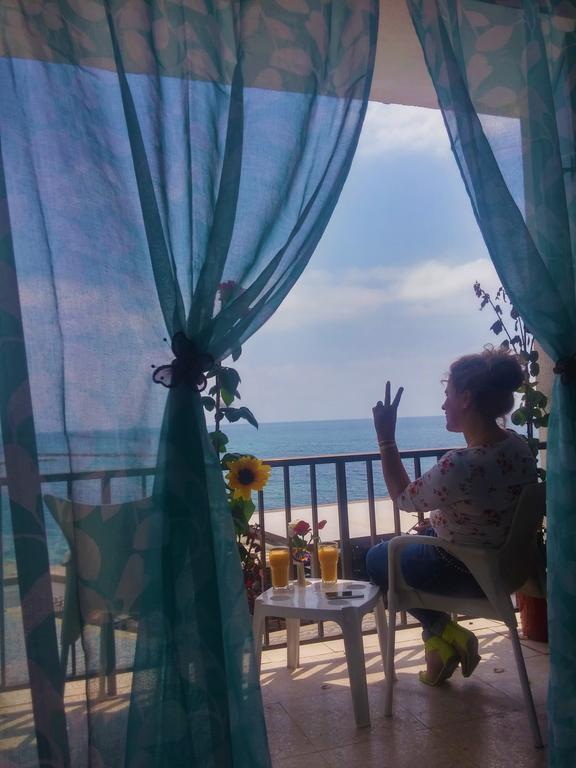 777 Beach Guesthouse Пафос Екстериор снимка