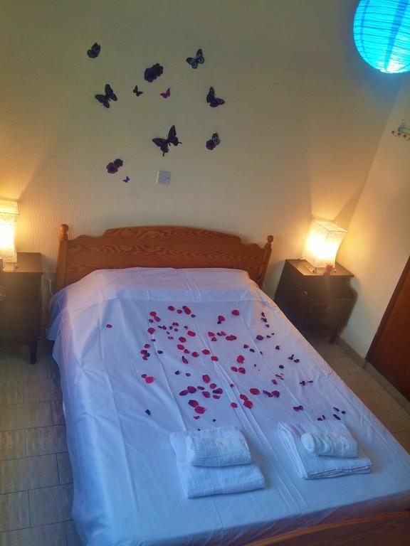 777 Beach Guesthouse Пафос Екстериор снимка