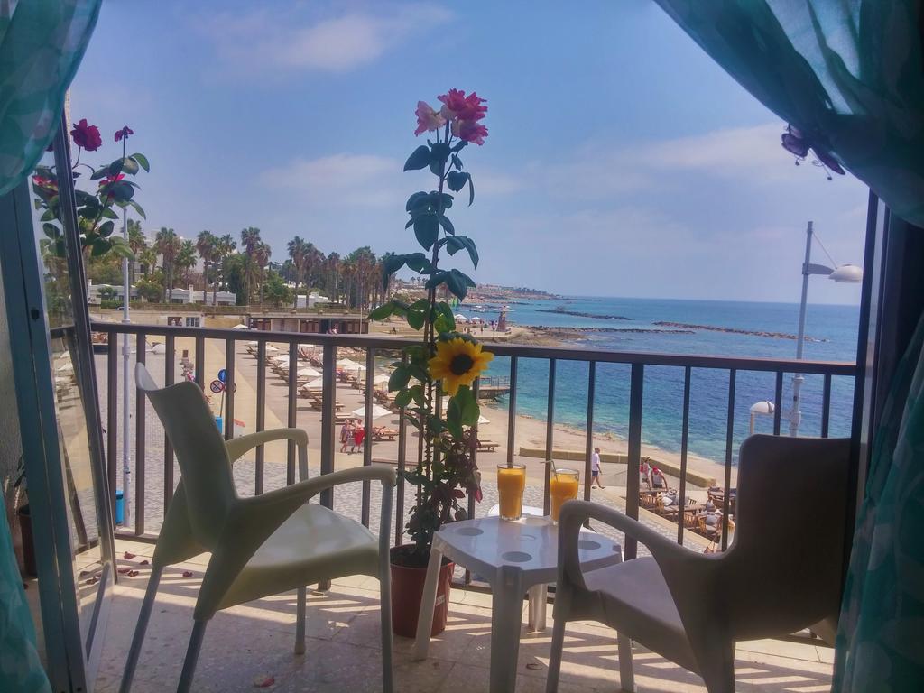 777 Beach Guesthouse Пафос Екстериор снимка