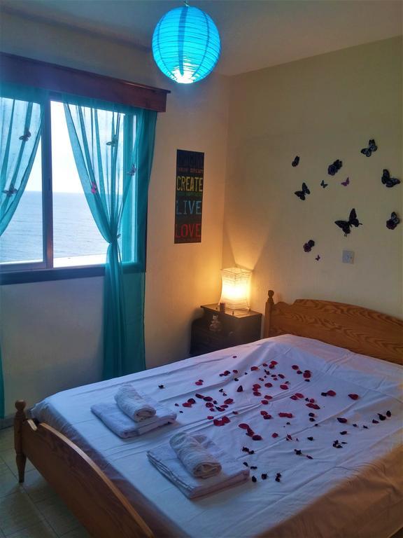 777 Beach Guesthouse Пафос Екстериор снимка