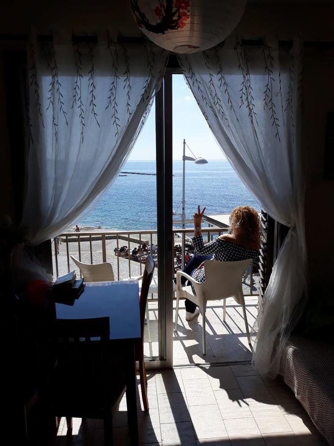 777 Beach Guesthouse Пафос Екстериор снимка