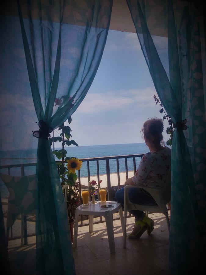 777 Beach Guesthouse Пафос Екстериор снимка