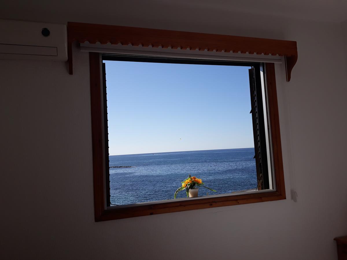 777 Beach Guesthouse Пафос Екстериор снимка