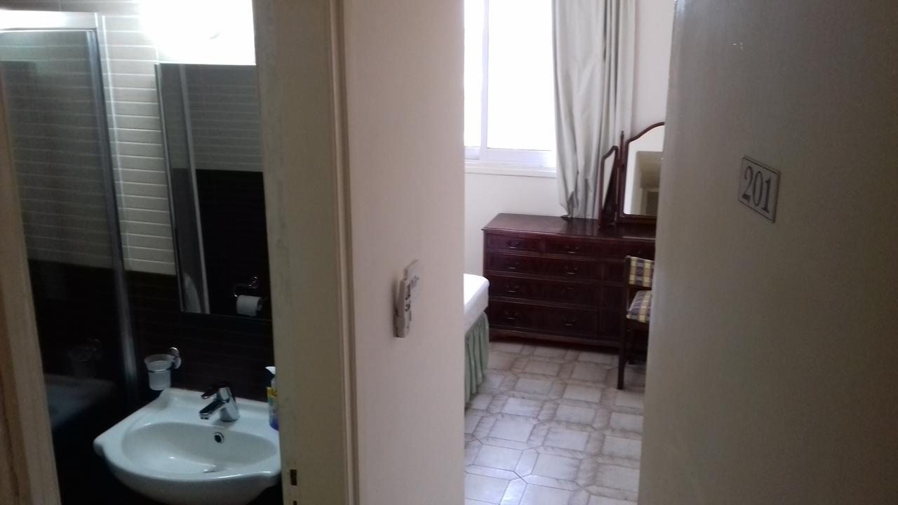 777 Beach Guesthouse Пафос Екстериор снимка