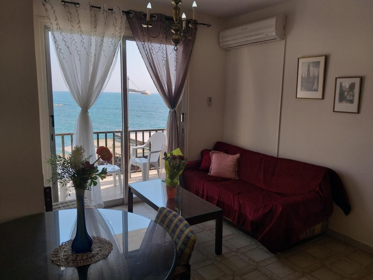 777 Beach Guesthouse Пафос Екстериор снимка