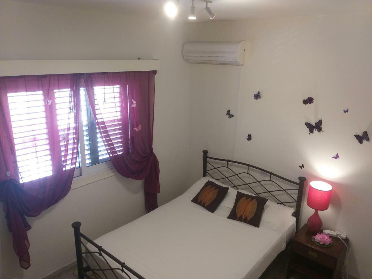 777 Beach Guesthouse Пафос Екстериор снимка